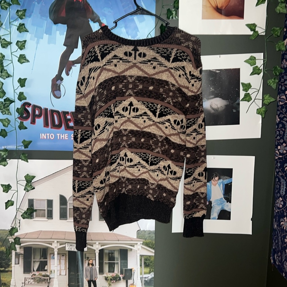 Black and Brown Patterned Sweater!🖤🤎